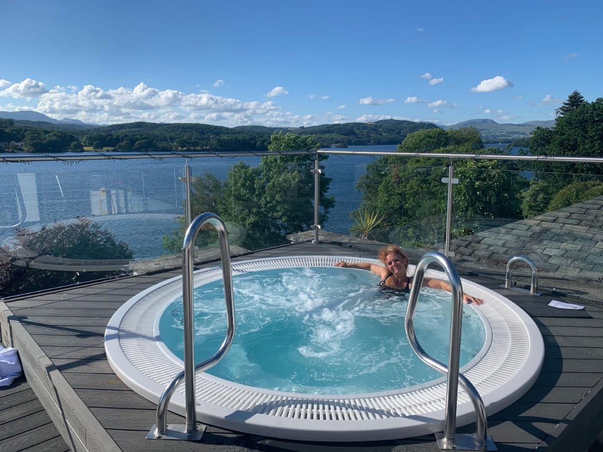The Penthouse Bowness Luxury Loft Jacuzzi Bath & Complimentary Lakeview Spa Membership Bagian luar foto